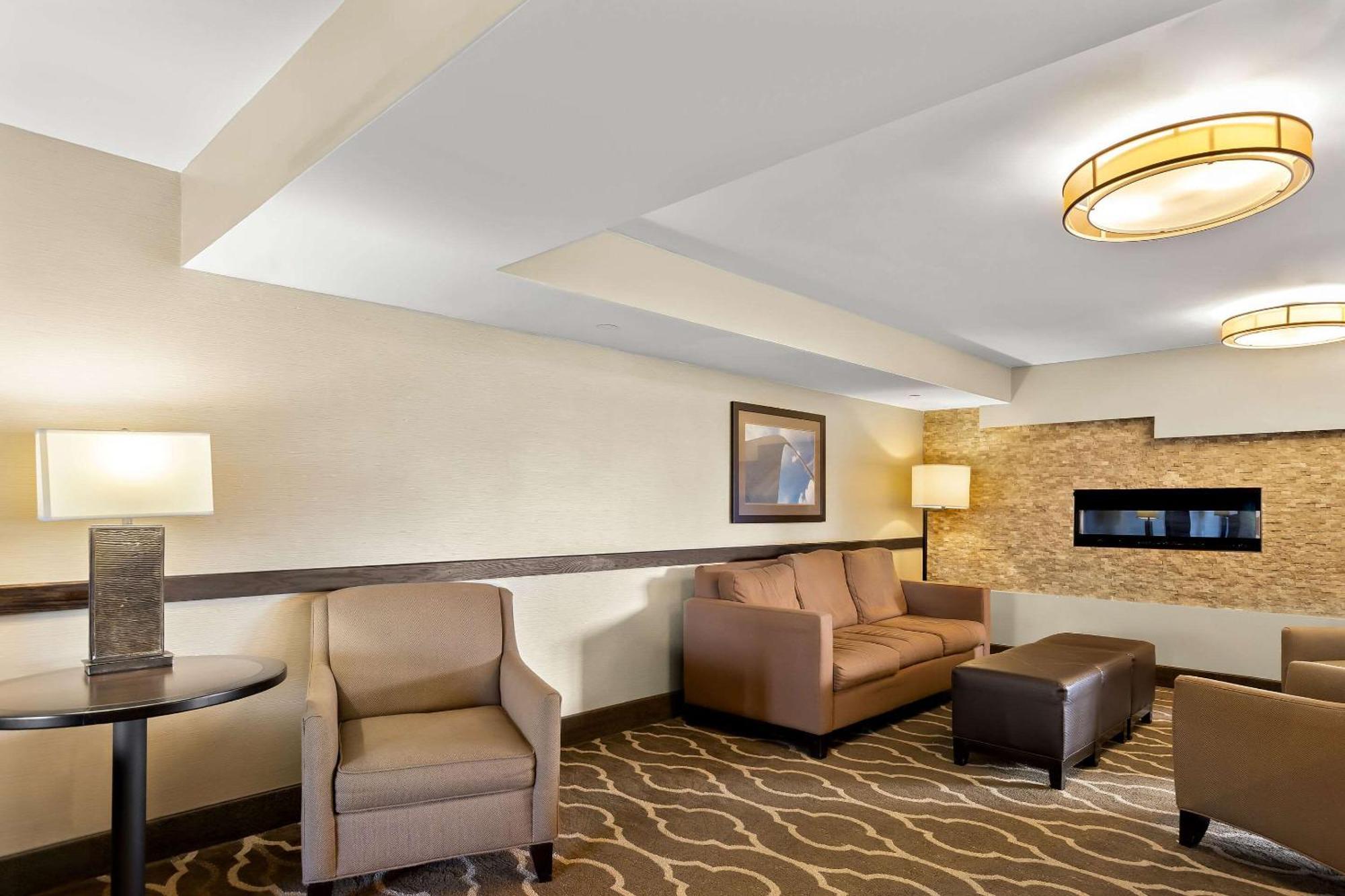 Comfort Inn St Louis - Westport Event Center Maryland Heights Exterior photo